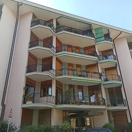 Blue Wave Apartment Arona - Lago Maggiore المظهر الخارجي الصورة