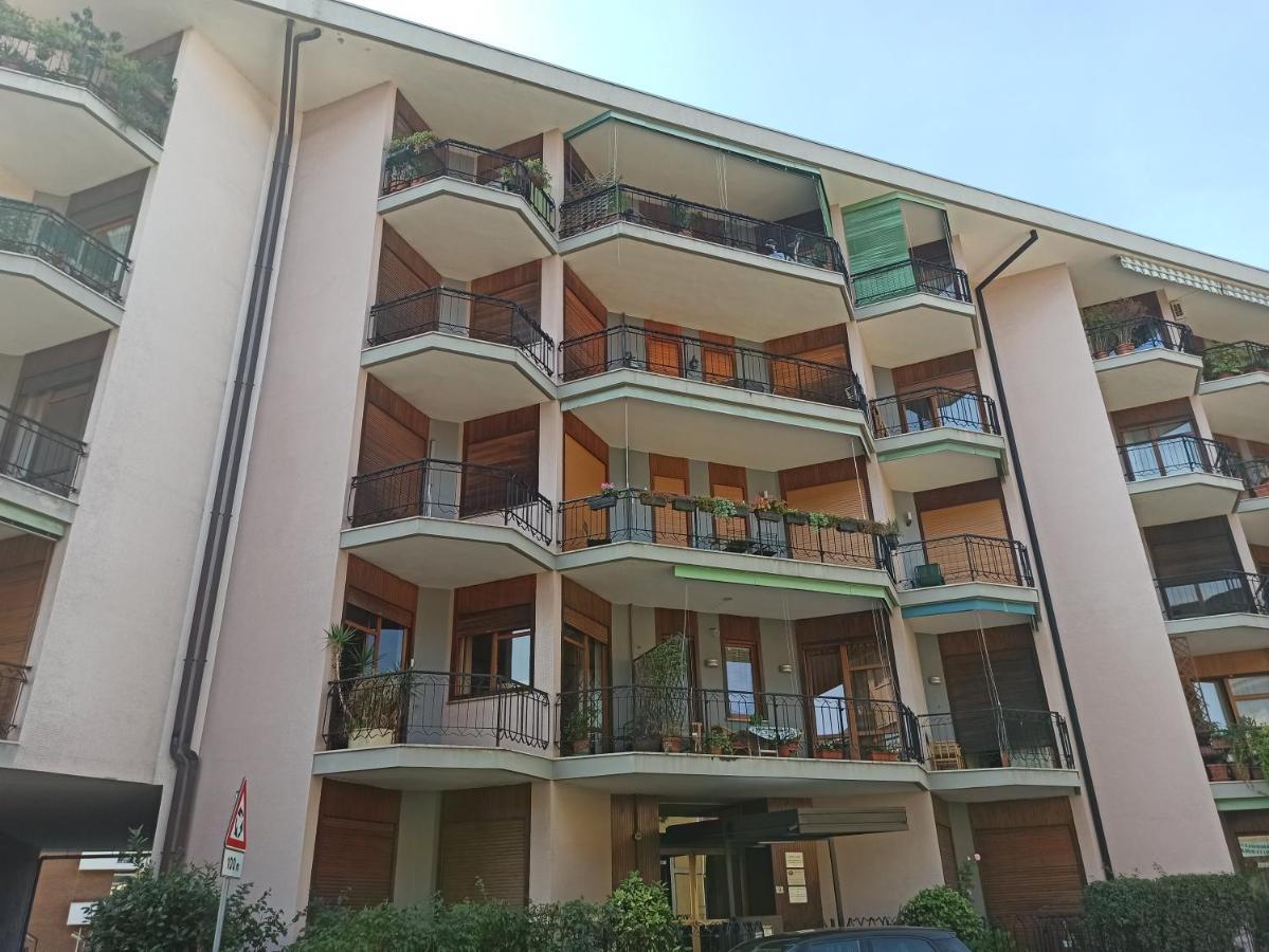 Blue Wave Apartment Arona - Lago Maggiore المظهر الخارجي الصورة